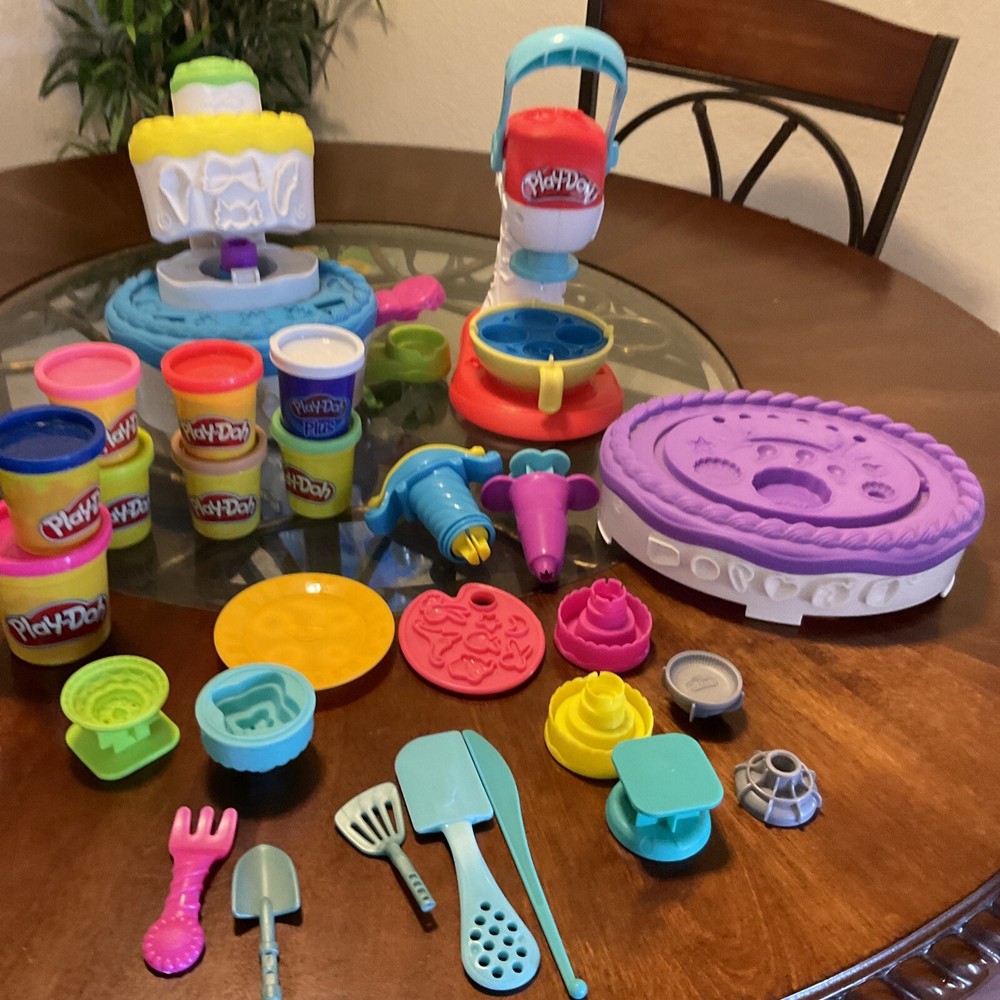 Play-Doh Sweet Shoppe Cake Mountain Playset