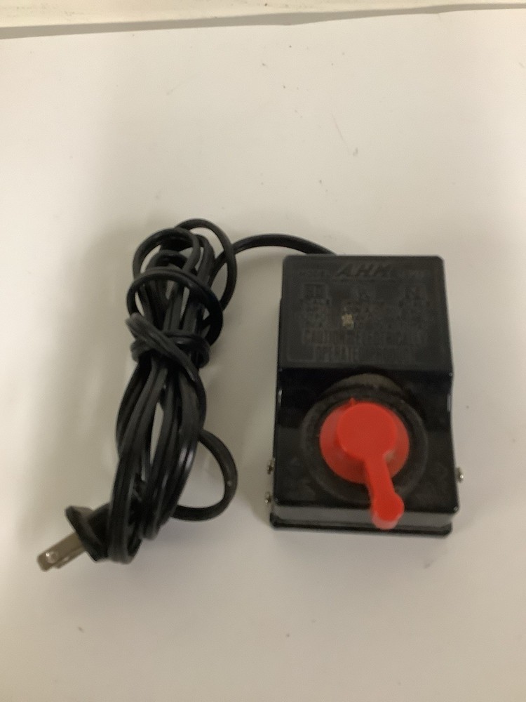 AHM Hobby Transformer Model 70210 HO Scale Train Control Power Pack