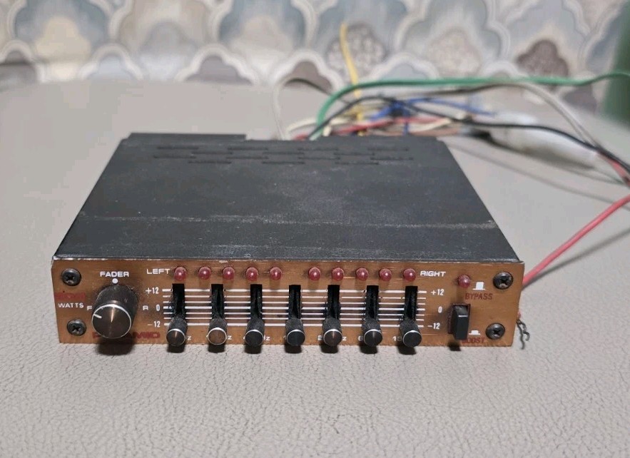 Pyramid Phase III SE403 VL-LED Integrated 200W Amplifier Equalizer Booster