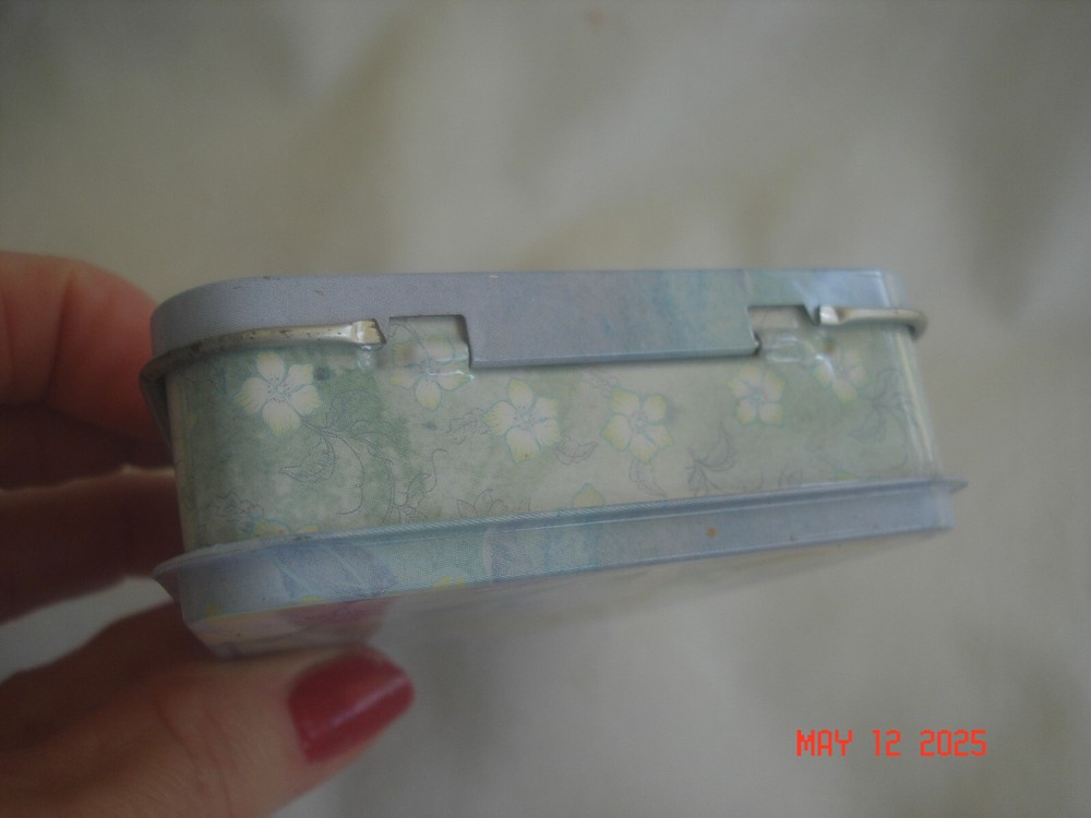 SO CUTE! PIXIE PERFECT TINKER BELL MINI TIN PURSE w/ BEAD HANDLE