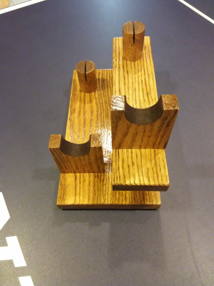 DOUBLE BOWIE KNIFE RED OAK DISPLAY STAND