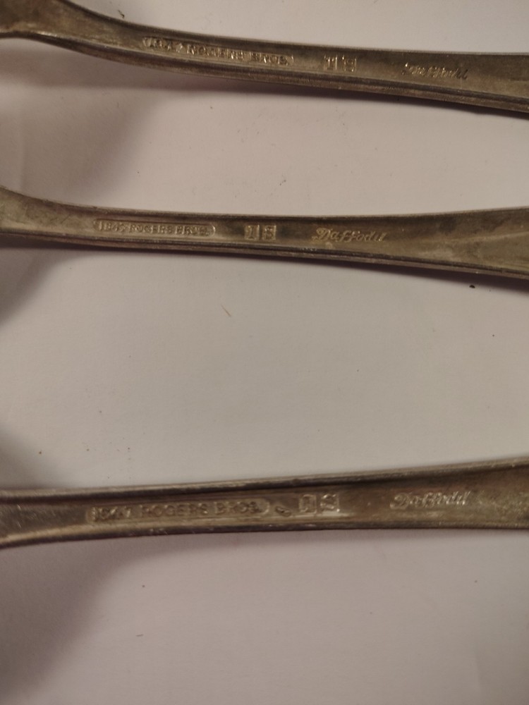 Vinage Serving silverwear Set 2 Different size spoon and 1 serving Fork