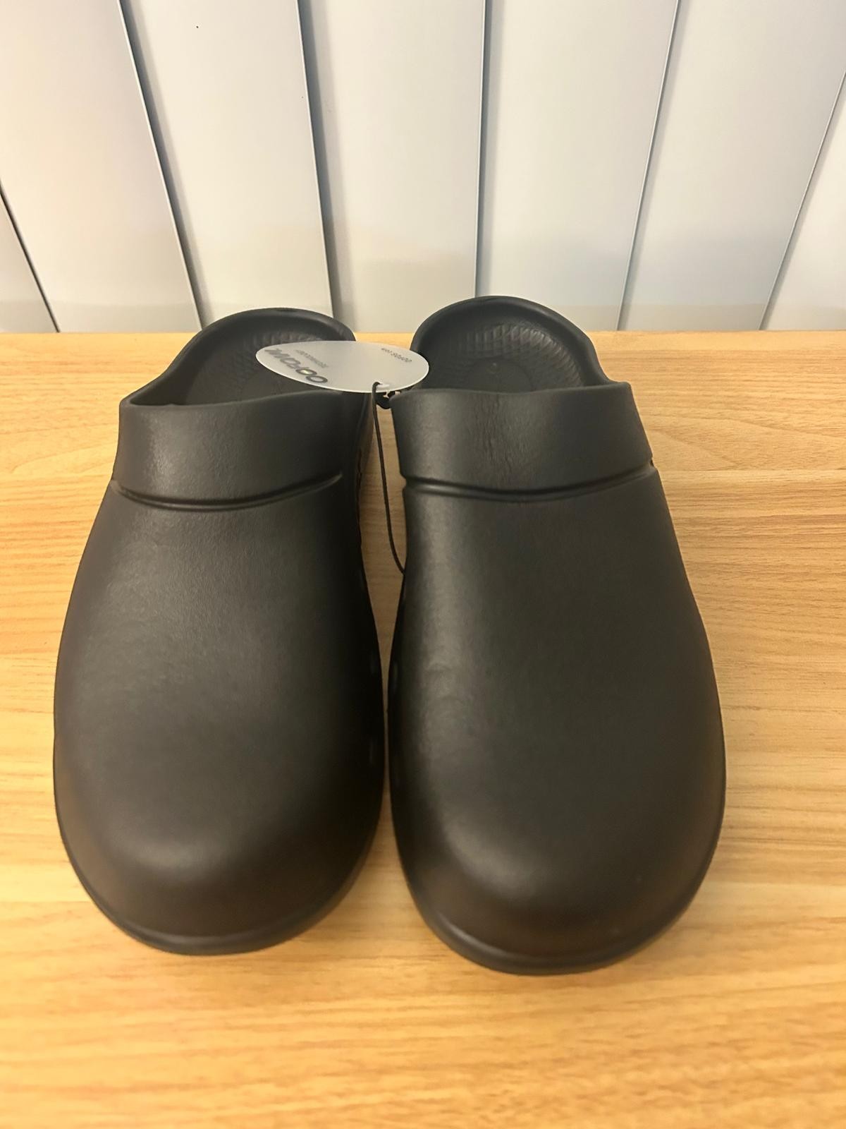 OOFOS OOcloog Recovery Clog – Unisex (W9 & M7) NEW