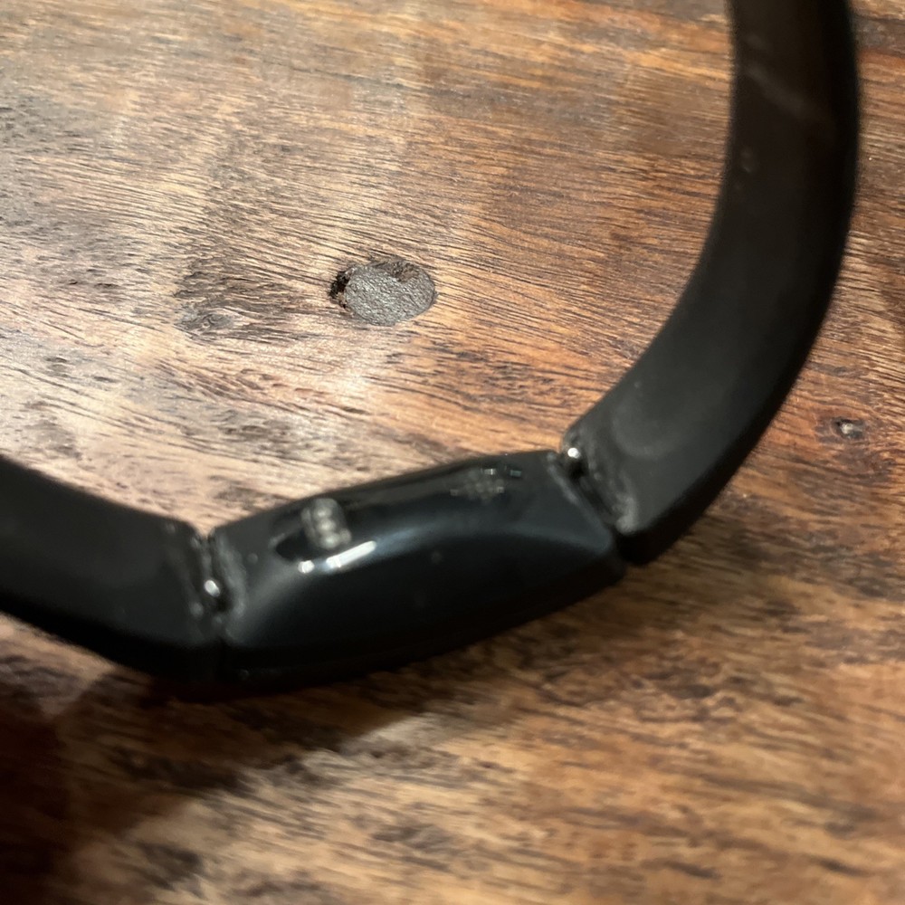 BUNDLE..Fitbit Flex Original tracker, OEM Bands , chargers