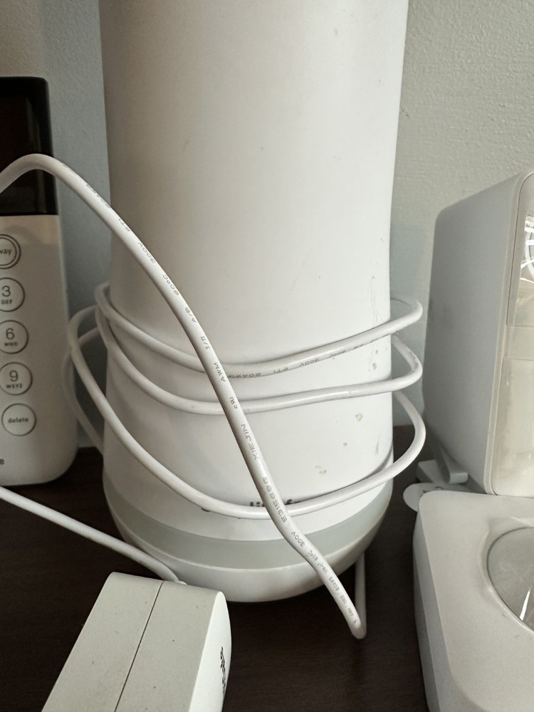 Simplisafe Security System - Keypad, (2) Motion Dectors, Camera and Door Sensor