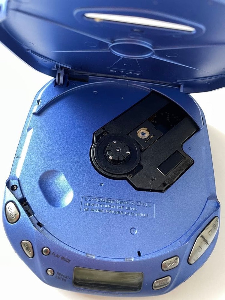SONY D-E404 COMPACT DISC COMPACT PLAYER CD WALKMAN ESP AVLS Blue DC4.5V