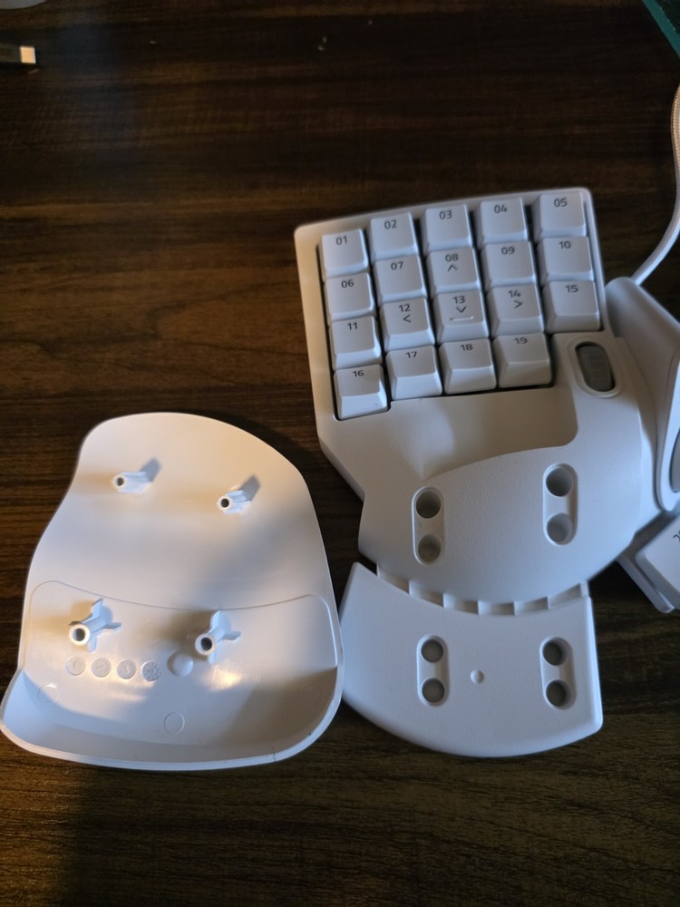 Razer Tartarus V2 (white)