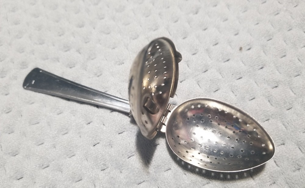 Stainless steel Hinged Tea Strainer/Infuser Spoon. 6" Large.