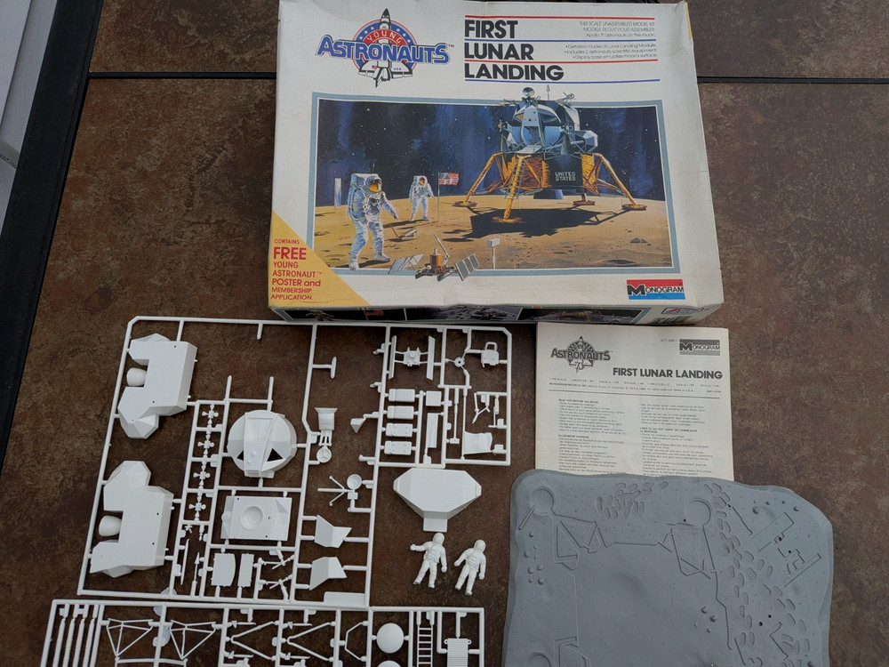 MONOGRAM YOUNG ASTRONAUTS FIRST LUNAR LANDING MODEL KIT BOXED 1986