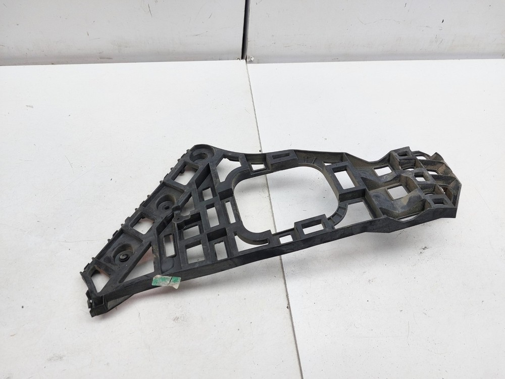 MG HS REAR BUMPER MOUNT BRACKET RIGHT DRIVER SIDE 2020 30136856