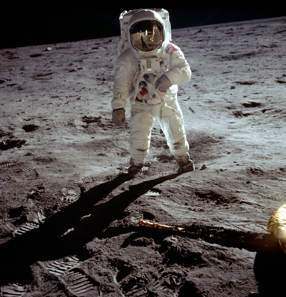 COMPLETE APOLLO FLIGHT IMAGES: APOLLO 7 - 11 & EXCLUSIVE ASTRONAUT DOCUMENTARIES