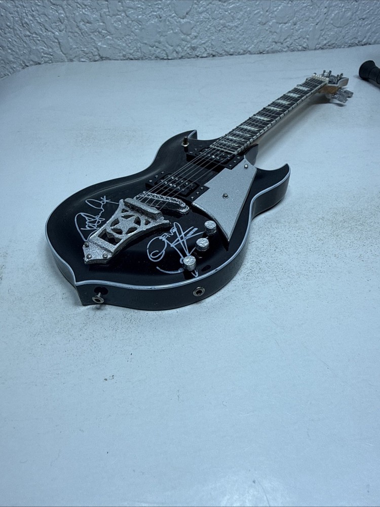 Miniature Guitar Washburn KISS Paul Stanley USED