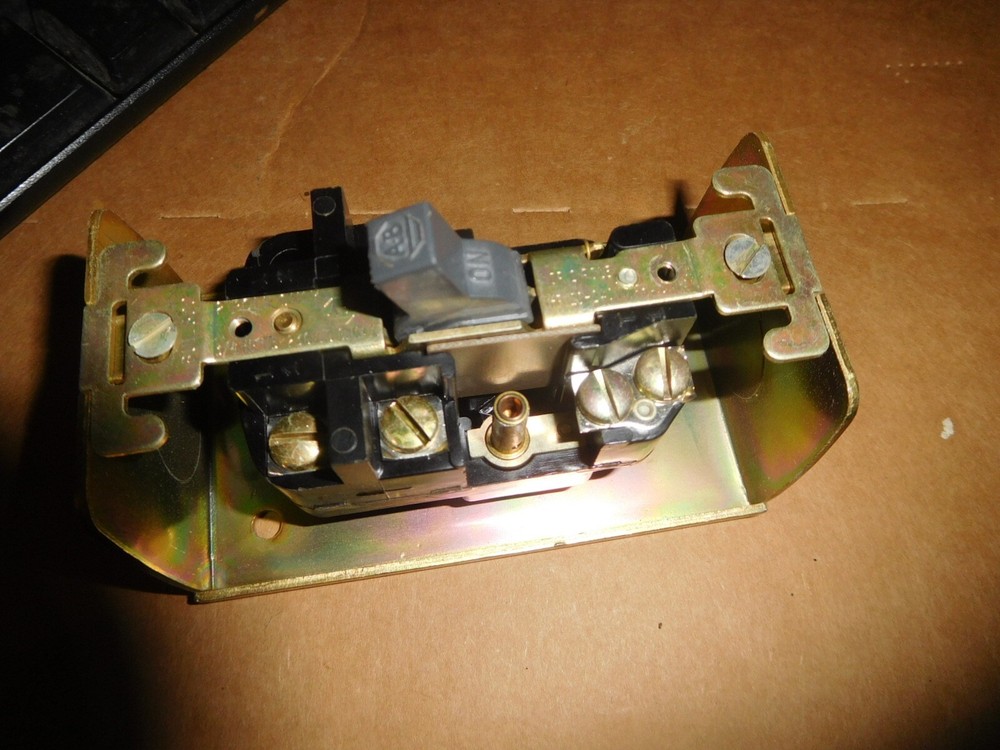 Allen Bradley 1 pole Manual Motor Starting Toggle Switch