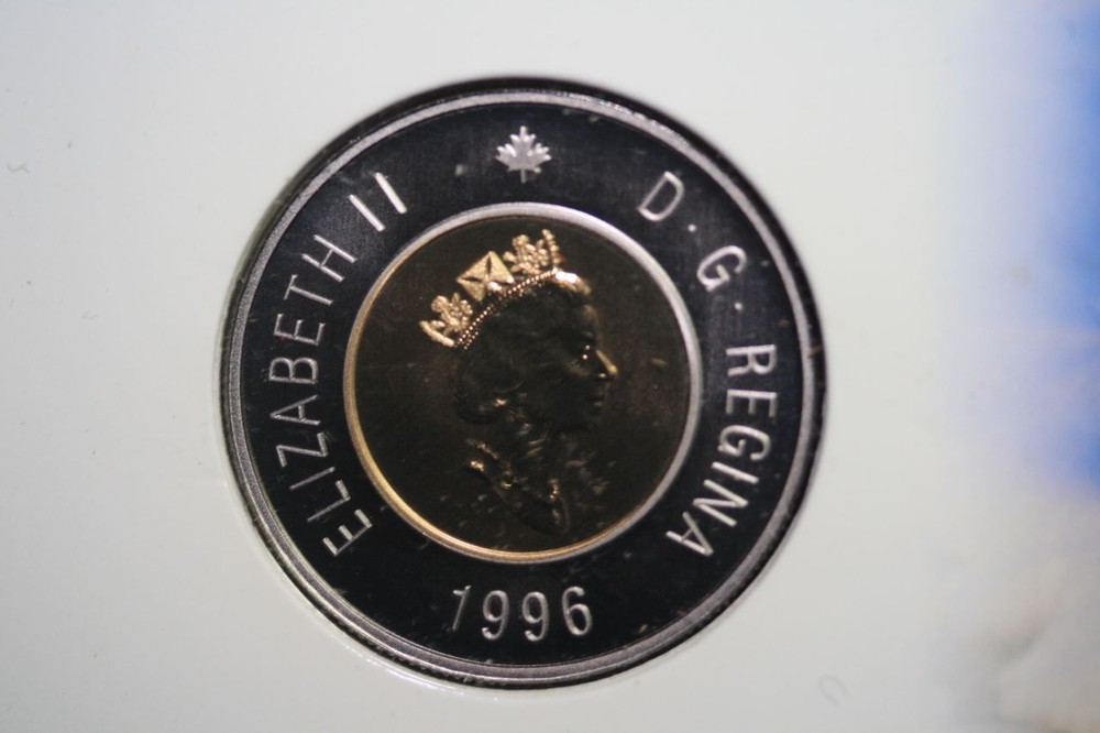 1996 $2 CANADA POLAR BEAR COIN