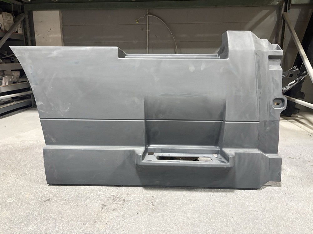 🚛 Volvo VNL Right Side Fairing OEM 82749455