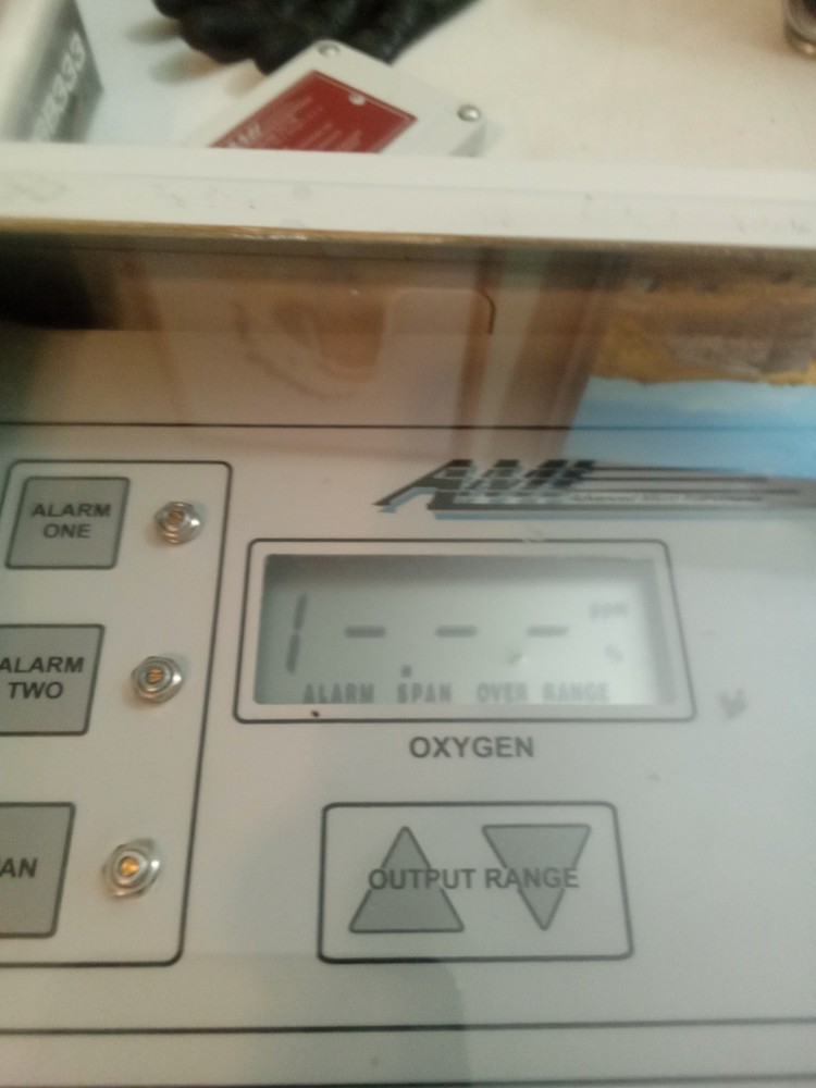 Advanced Micro Instruments AMI Trace O2 analyzer MODEL 2010B