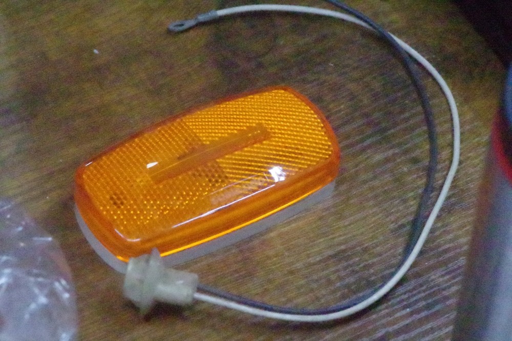 New Optronics  SAE-A-P2-DOT-02  Amber Lens & light socket