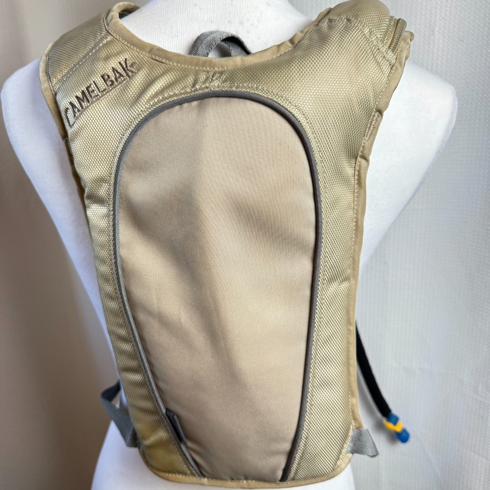 Camelback Snobowl Hydroback Hydration Hiking Backpack 32oz Bladder Tan in EUC