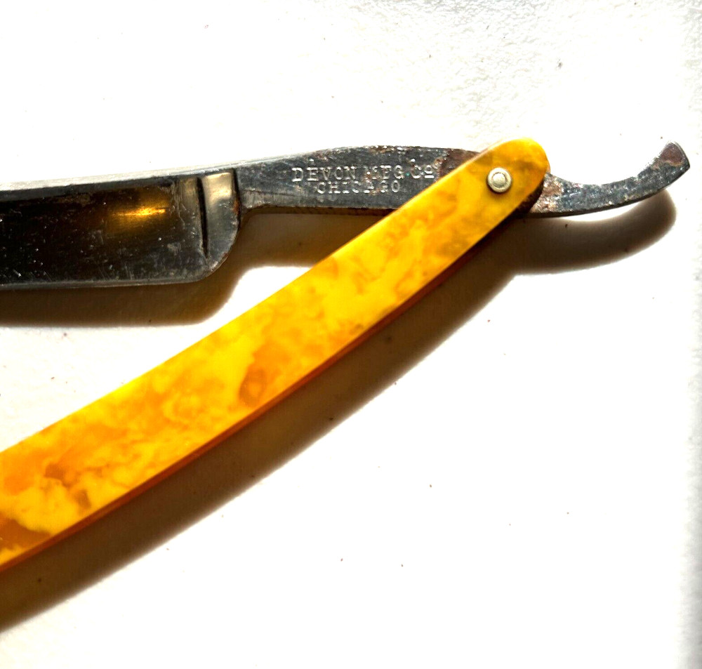 Devon MFG Co Chicago straight razor yellow mottled handle