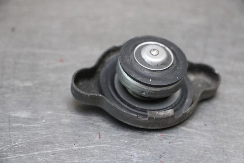 01-03 Suzuki GSXR 600 Engine Radiator Cap
