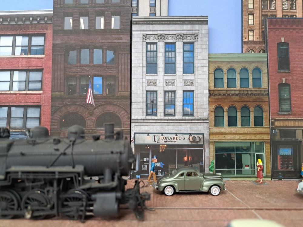 TRACKSIDEFLATS #243 N scale LEONARDO'S COFFEE HOUSE