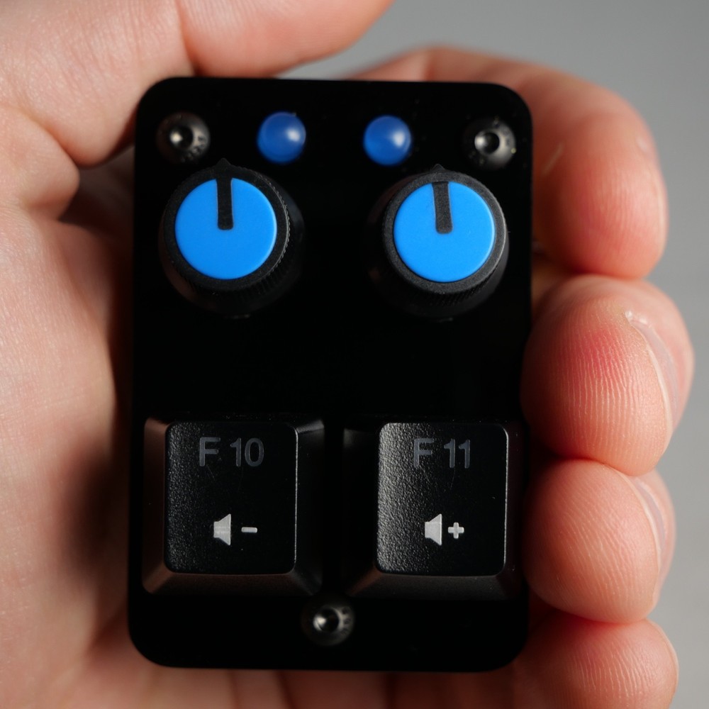 madMidiMiniClassic Midi Controller 2 buttons, 2 potentiometers, 2 LEDs