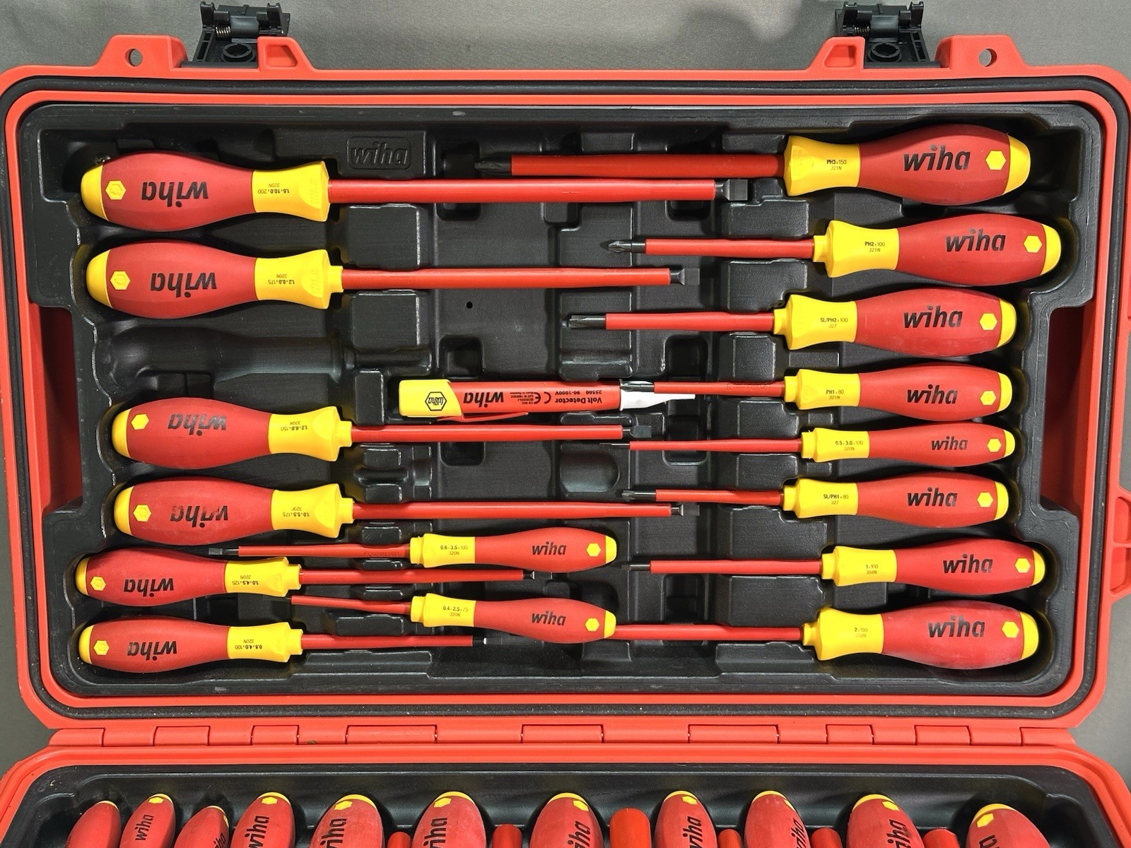 WIHA 80 Piece Master Electrician’s Insulated Tool Set in Rolling Hard Case NICE