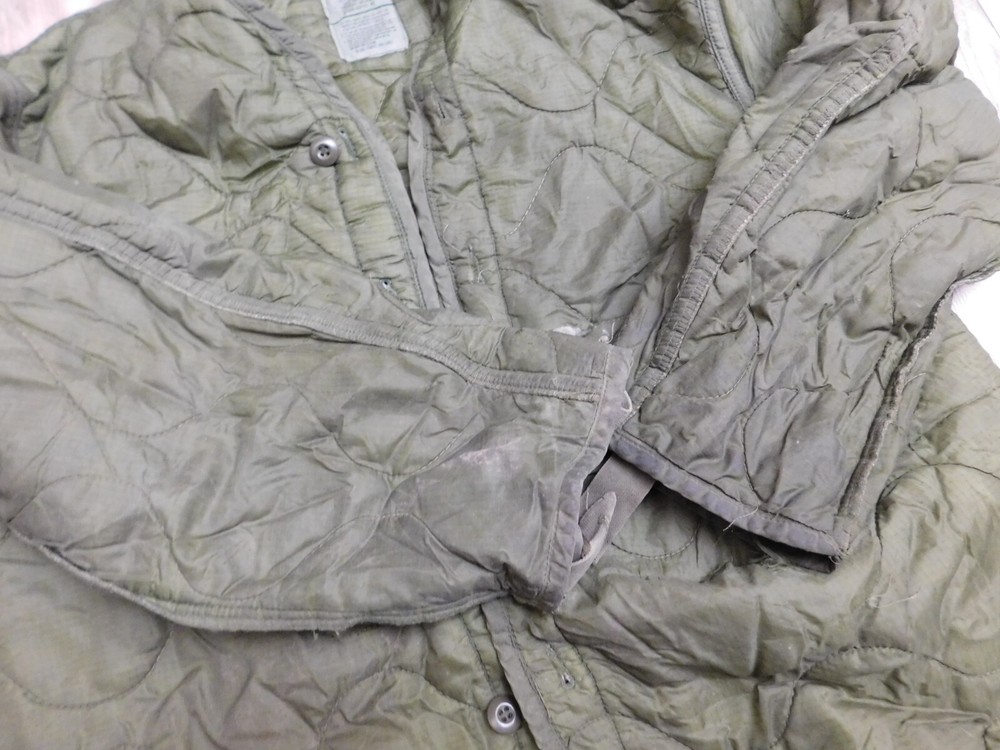 US ARMY FIELD JACKET LINER SIZE LARGE