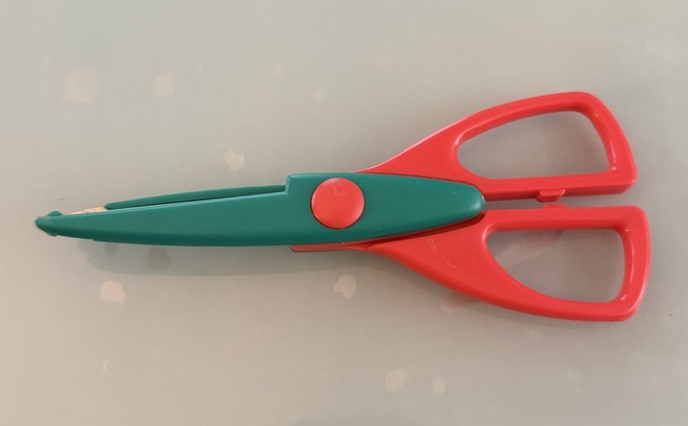 BYCIN Decorative Paper Edging Craft Scissors - Zig-Zag/Wavy Pattern