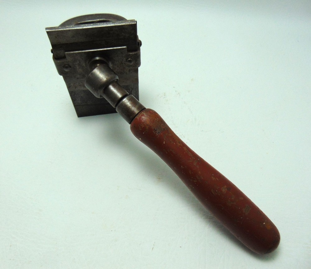 1906 DIKEMAN ADJUSTABLE CABINET SCRAPER WITH GOOD BLADE