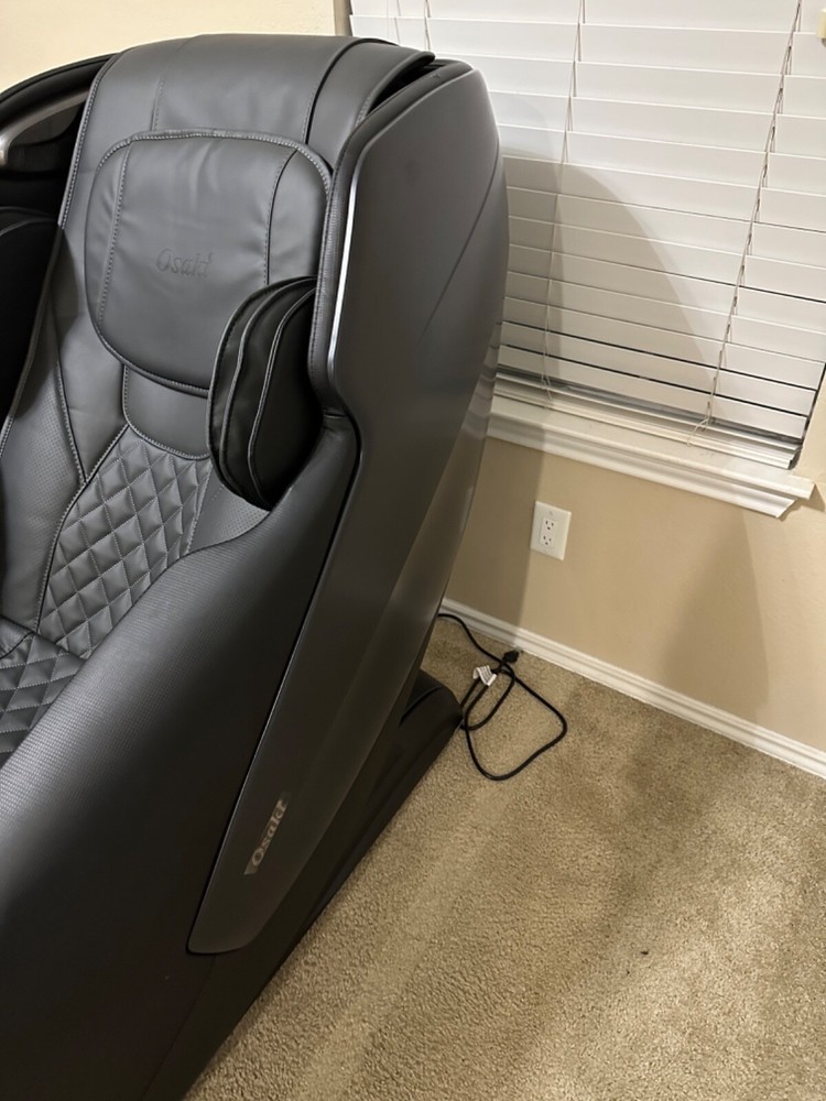 Osaki 3d massage chair zero gravity