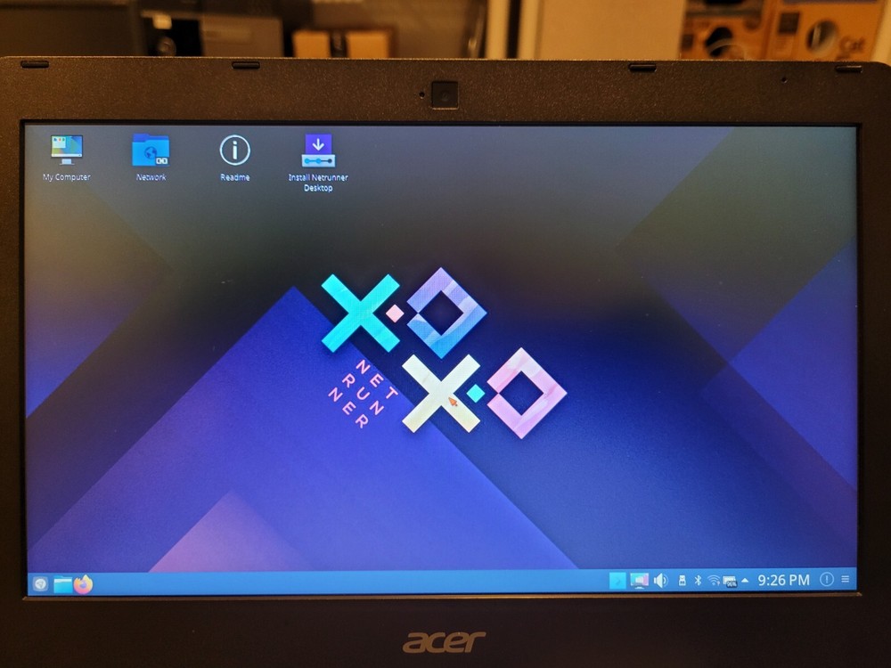 Netrunner Desktop Bootable on 16G USB Stick!
