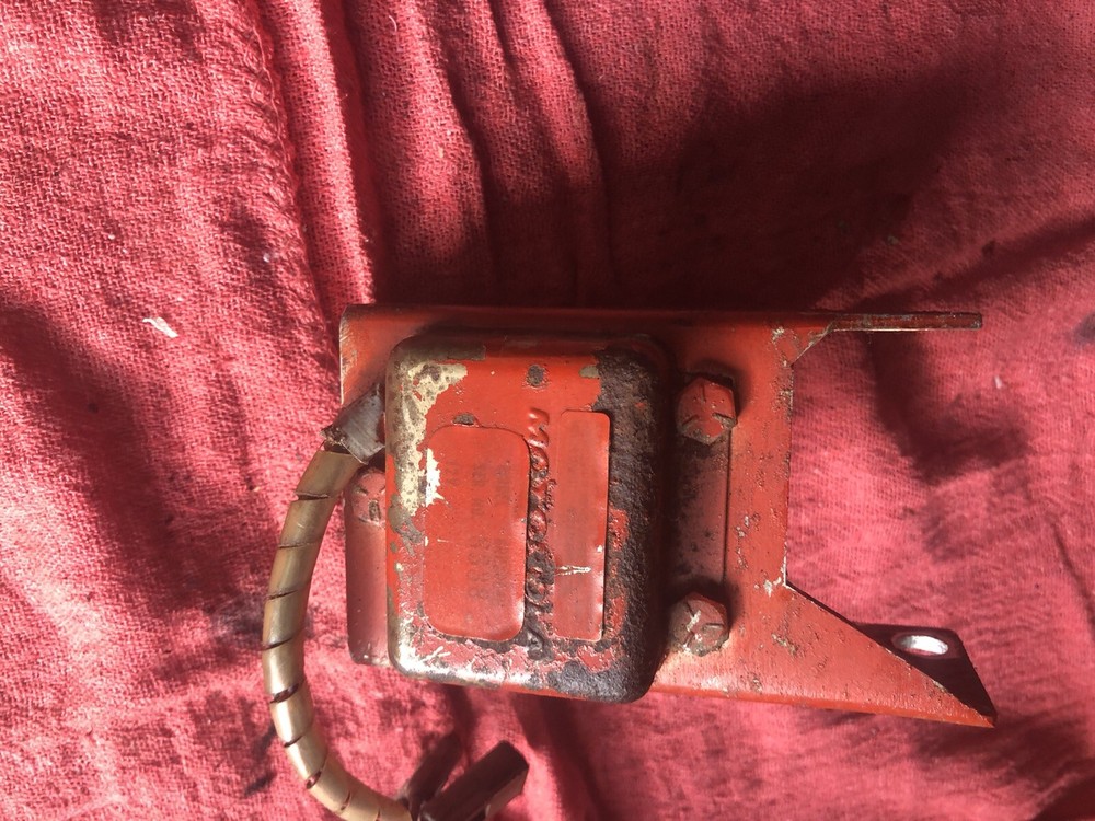 WESTERBEKE W30 4-91 VOLTAGE REGULATOR With Bracket