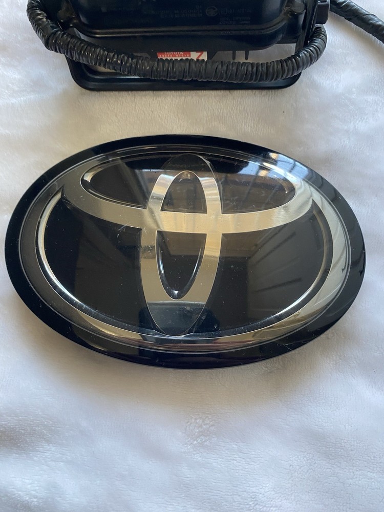 2018 Highlander Radar Module Distance Sensor + Toyota Emblem OEM