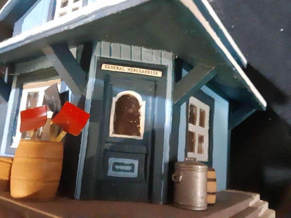 Lighted HO SCALE GENERAL MERCHANDISE STORE WOOD MODEL Handcrafted Cornwall NY