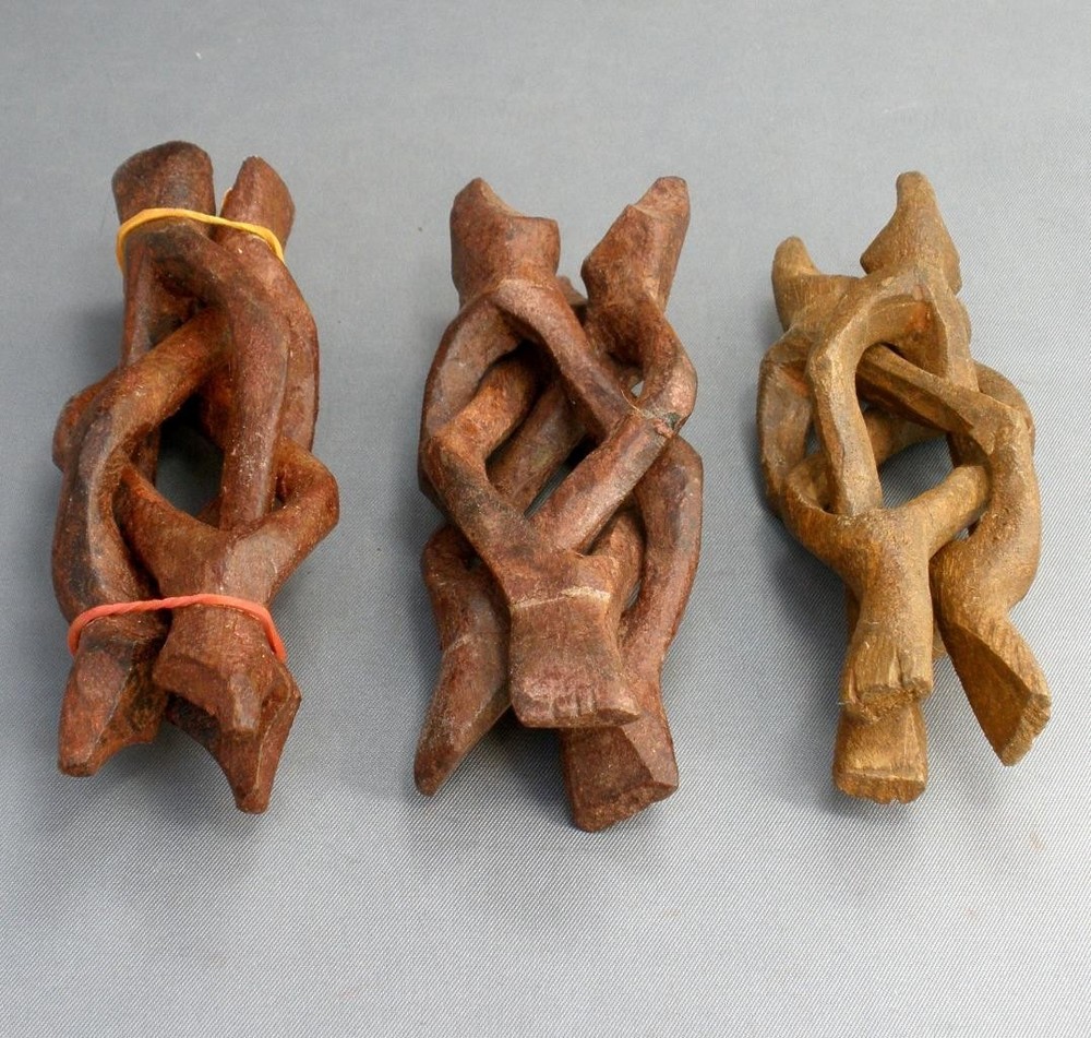 3 Hand Carved 4" Wood Interlocking Shell Display Stands Artifact Tripod Holders