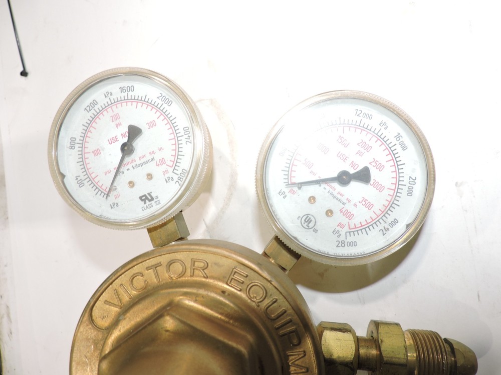 Victor® High flow pit stop dual regulator Model 700E single outlet 3000 PSI Nice