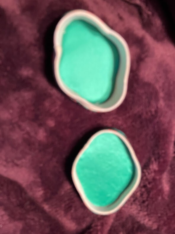 Tiny Box small green satin embroidered with emblem Bake Lite? Celluloid?