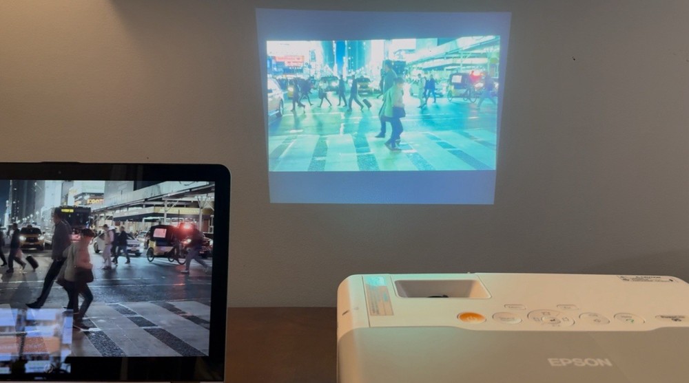 Epson PowerLite 95 - H383A - 3LCD Projector - Lamp Runtime ? Gently Used