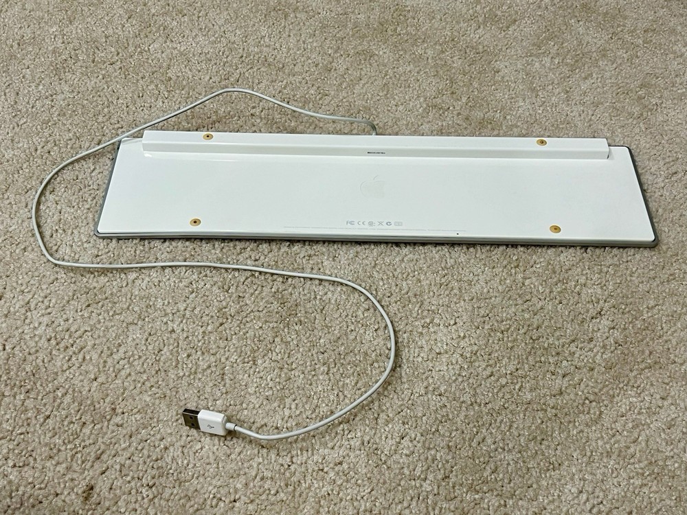 Apple Wired Keyboard A1243 and Mouse A1152