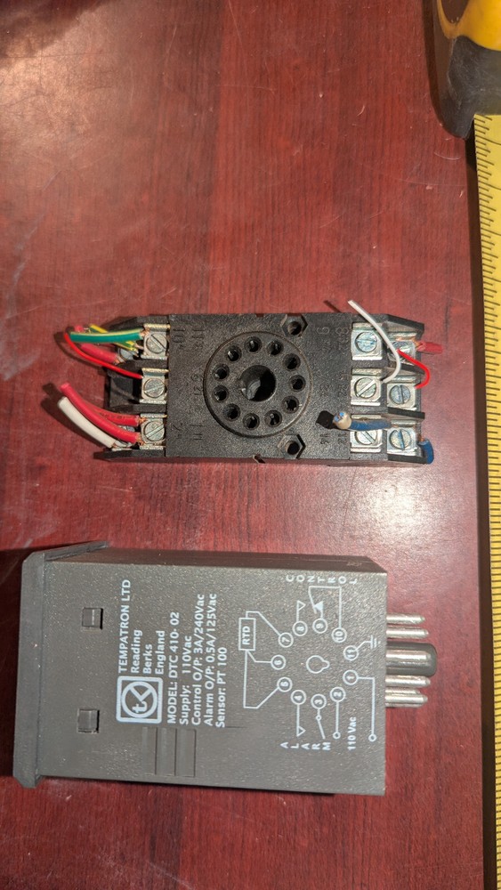 Tempatron Temperature Control DTC 410-02 w/ Base