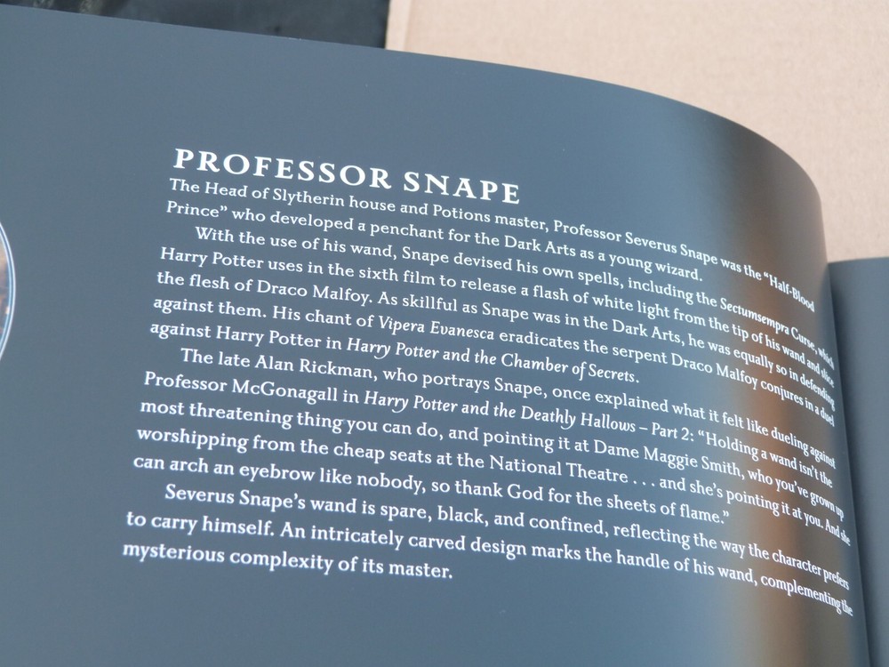 HARRY POTTER - The Wand Collection Book