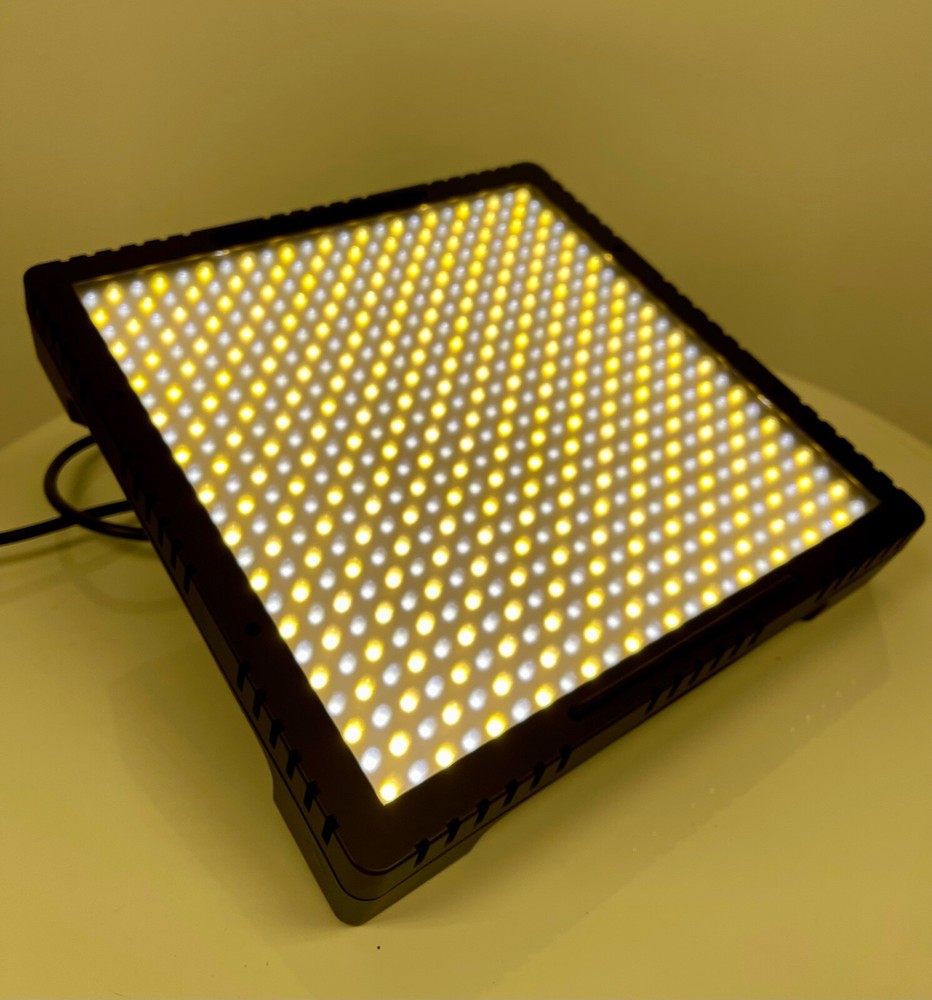 STRAND LIGHTING STUDIO PANEL LED 1X1 LIGHT / SELECON / Model PLSTUPNL-03