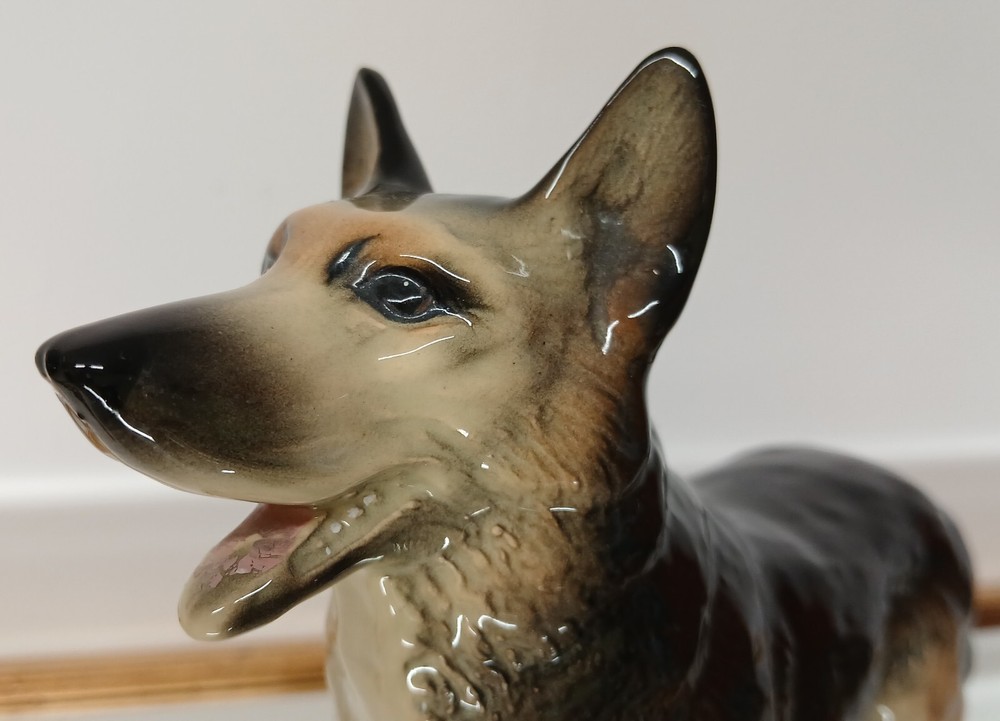 Vintage Ceramic German Shepherd (Alsatian) Figurine Mint Condition