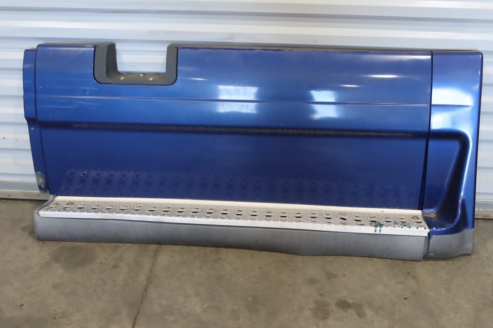 2008-2017 FREIGHTLINER CASCADIA 125 LEFT DRIVER SIDE FAIRING STEP PANEL OEM