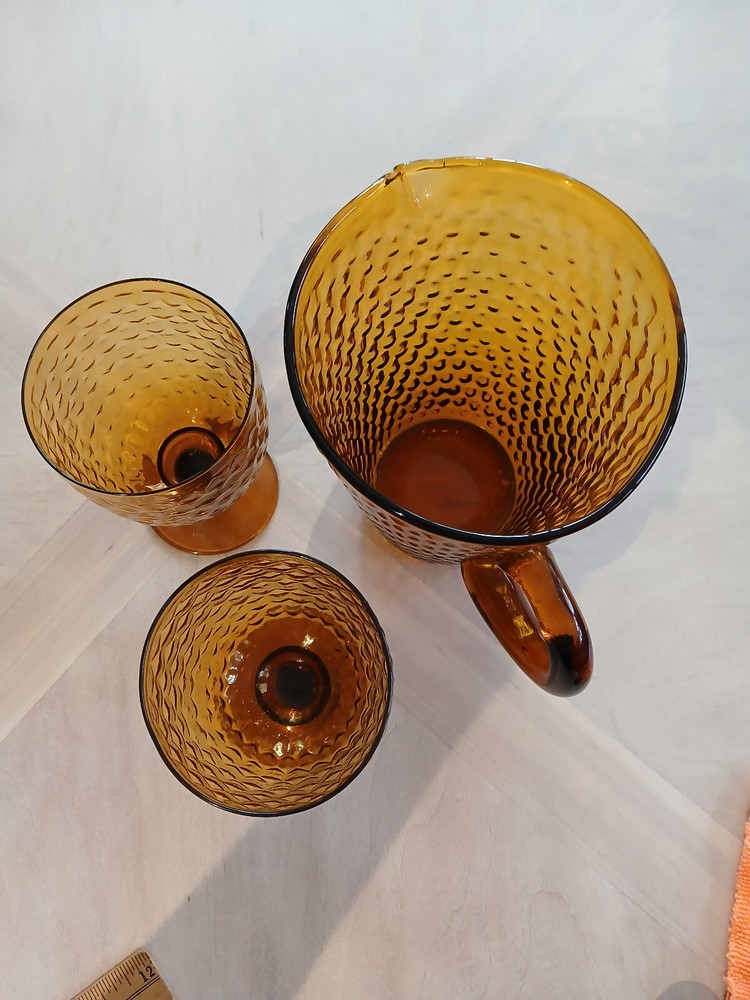 VTG lass Ware Applied Handle Pitcher 2 Goblets Honey Gold w/ Honey Comb Pattern