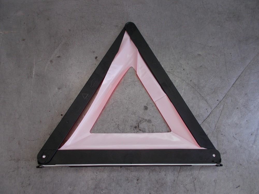 AUDI A3 2008 MK2 8P1 WARNING HAZARD TRIANGLE 7L0860251