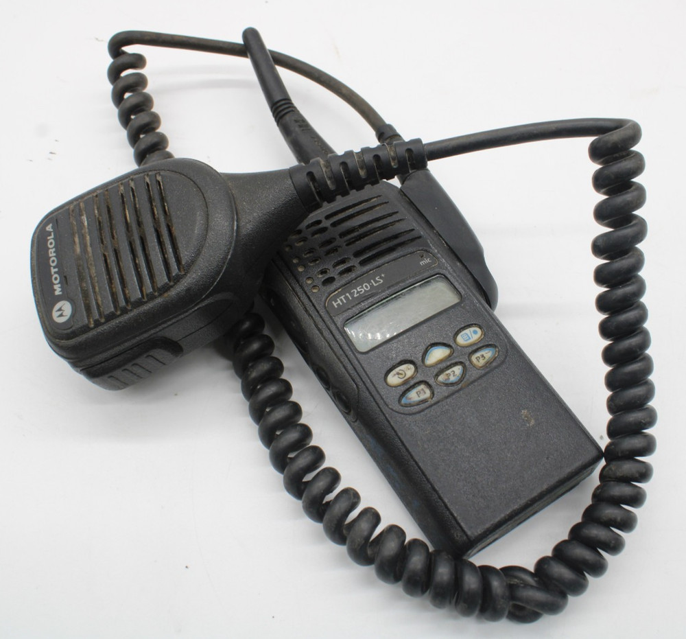 Motorola HT1250-LS Two Way Radio AAH25RDH9DP5AN w Microphone UNTESTED
