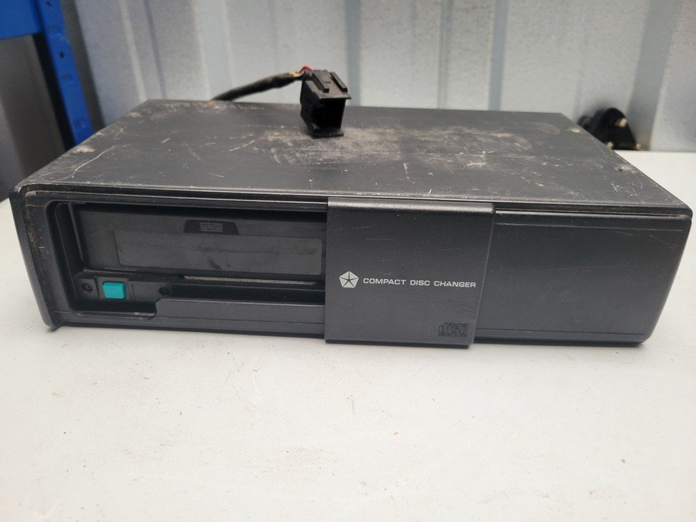 JEEP CD CHANGER 04760904AB - UNTESTED