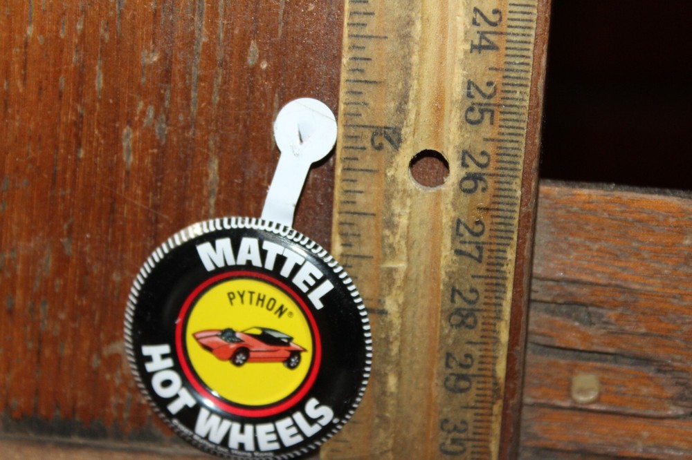 Vintage Mattel Hot Wheels 1967 Metal Button Python